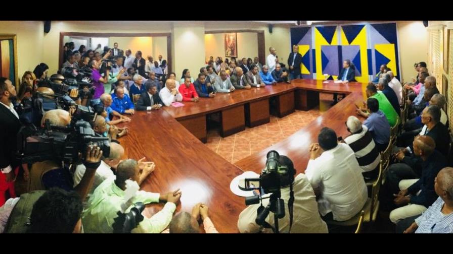 Leonel solicita que base sea escuchada porque lo estable los estatutos del PLD Leonel solicita que base sea escuchada porque lo estable los estatutos del PLD