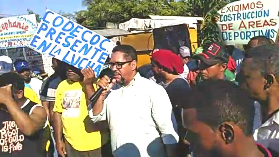 También en La Caleta moradores protestan