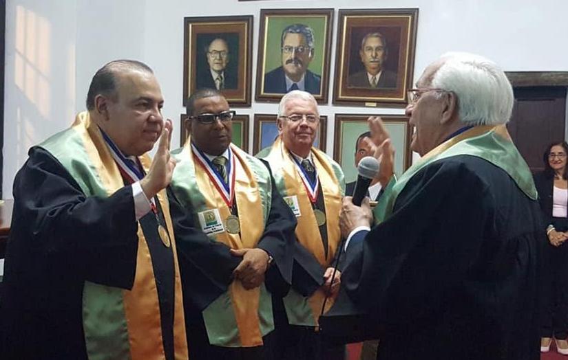Academia de Ciencias inviste como Miembro de Número al doctor Miguel Reyes Sánchez