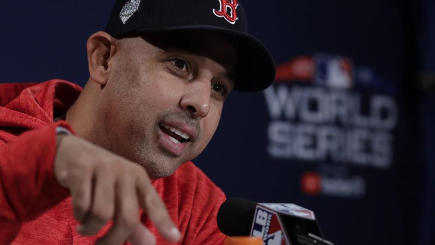 Alex Cora y los Medias Rojas en problemas con abridores