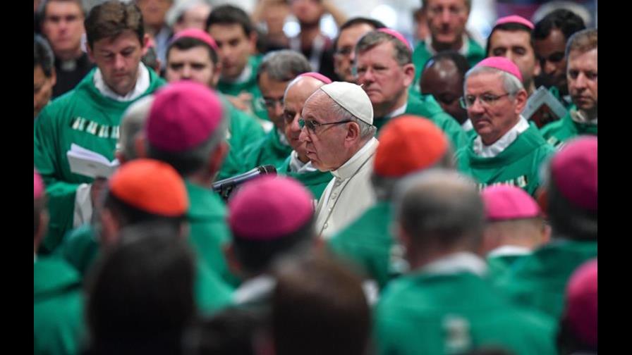 Sínodo sobre jóvenes pide favorecer acogida a homosexuales y valorar castidad