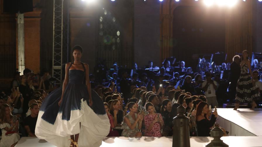 La eterna elegancia de Oscar de la Renta se pasea por la Ciudad Colonial