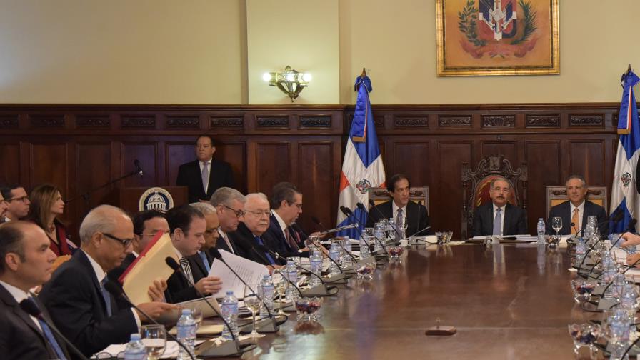 BID: funcionarios públicos en América Latina tienen sueldos muy altos