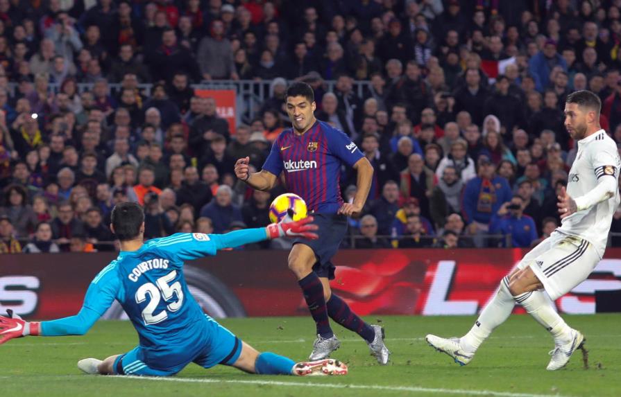 Con tripleta de Suárez, Barcelona golea al Real Madrid