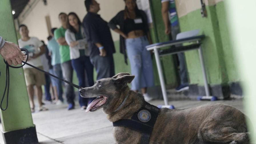 Dos jurados de votación mueren por infarto durante elecciones en Brasil
