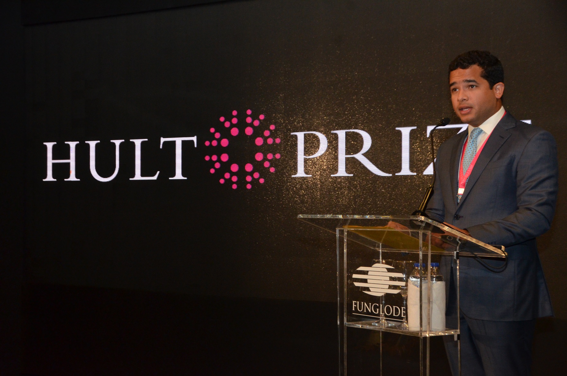 Omar Fernández es promovido en las redes sociales como precandidato a alcalde por el PLD.