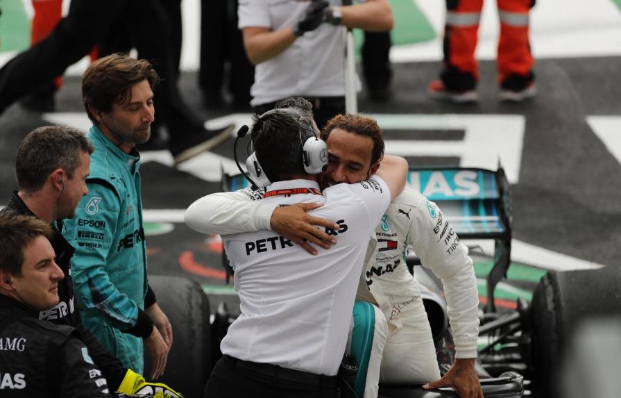 Lewis Hamilton es quíntuple campeón mundial; Max Verstappen gana GP de México 