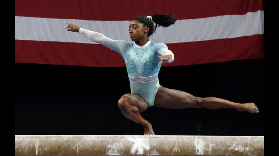 Biles disputará las seis finales del Mundial de gimnasia
