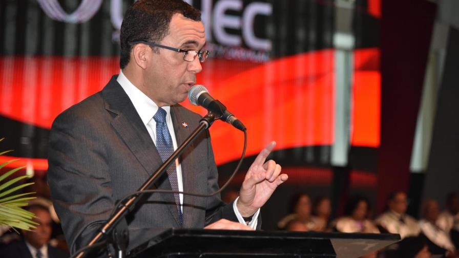 Andrés Navarro afirma que el país requiere profesionales que cifren su éxito en el bienestar colectivo