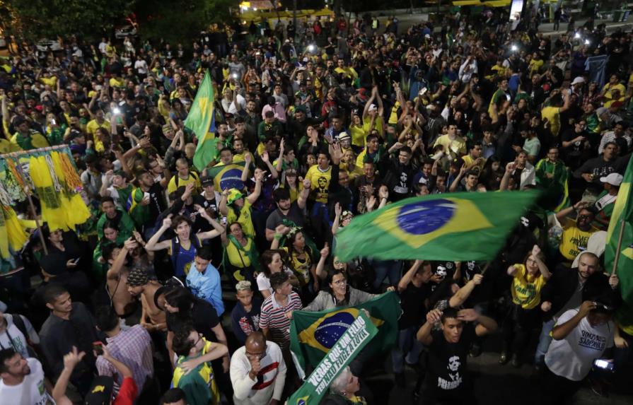 Jair Bolsonaro gana las elecciones con un 55 % y gobernará Brasil hasta 2022