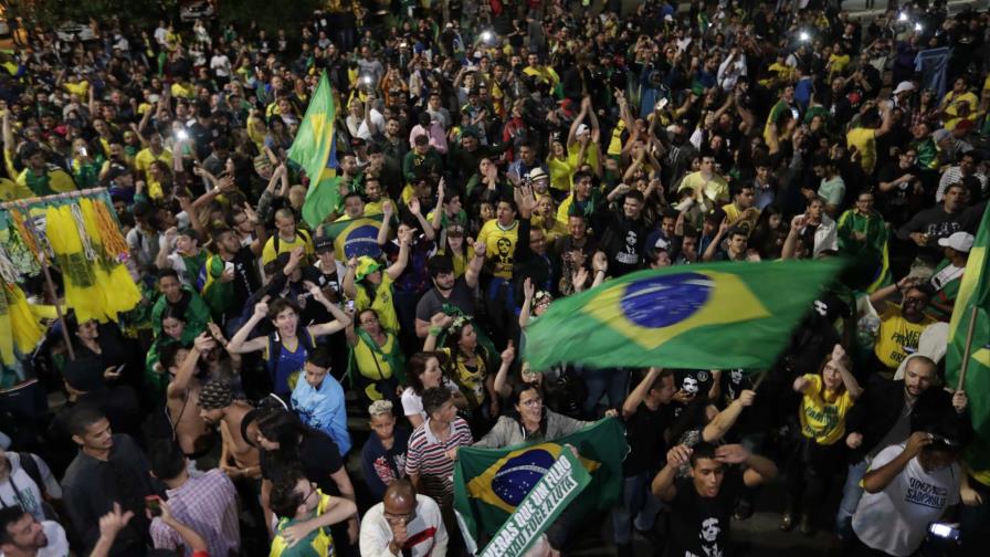 Jair Bolsonaro gana las elecciones con un 55 % y gobernará Brasil hasta 2022