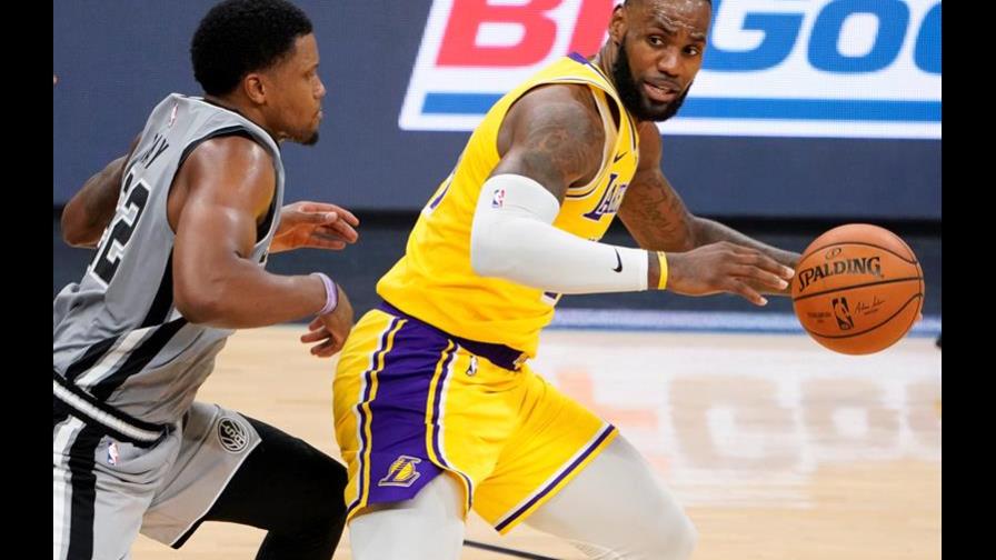 LeBron quiere enfrentar a Jordan en un uno contra uno para definir quién es el mejor