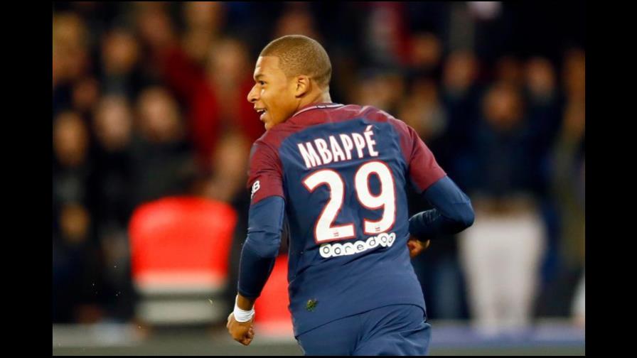Kylian Mbappé marca y se distancia como máximo goleador en Francia