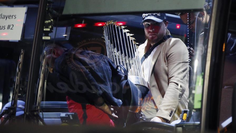 Medias Rojas regresan al Fenway Park con el trofeo Medias Rojas regresan al Fenway Park con el trofeo