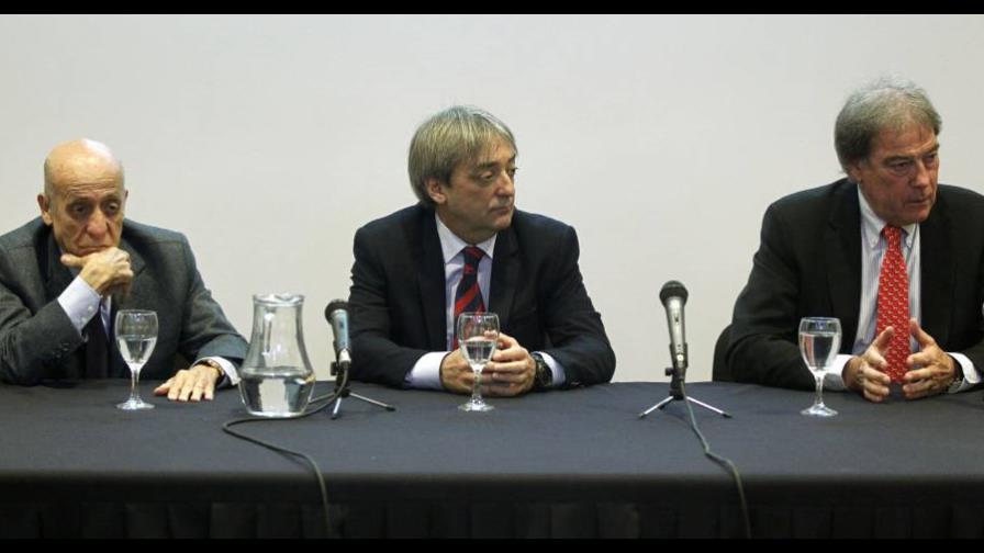 El director de la AMA cree que los ataques buscan debilitar su institución