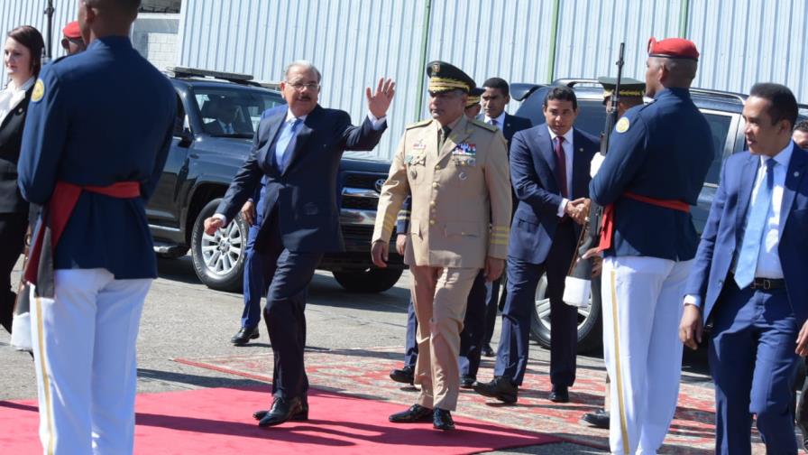 Danilo Medina salió hacia China en primera visita oficial de un presidente dominicano 