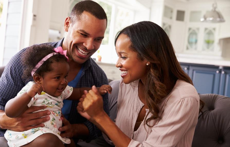 Estudio dice cómo tener niños felices    y ser buenos padres