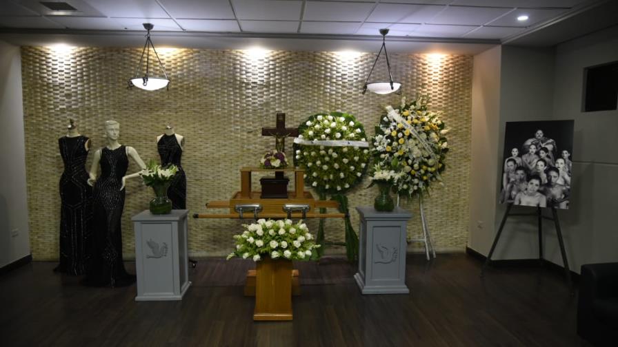 Familiares y amigos cercanos despiden a modisto Jorge Diep