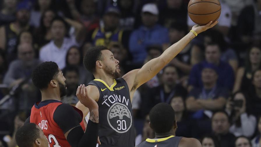 Gran noche de Curry lleva a Warriors a 6to triunfo al hilo