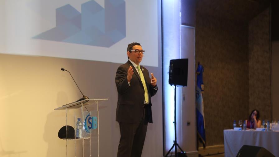 Experto recomienda a sector financiero invertir en tecnología