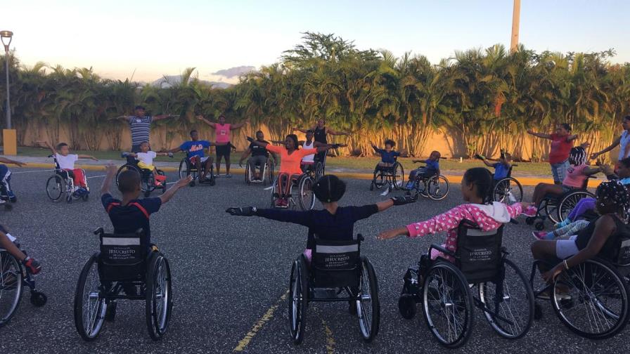 Realizan campamento de preparación para niños con discapacidad 