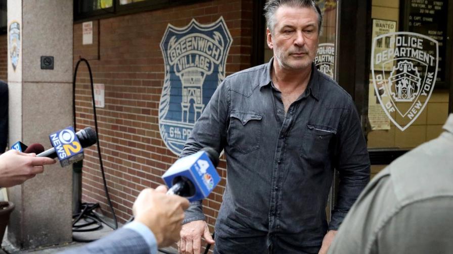 Arrestan al actor Alec Baldwin por golpear hombre durante pelea por un parqueo Arrestan al actor Alec Baldwin por golpear hombre durante pelea por un parqueo