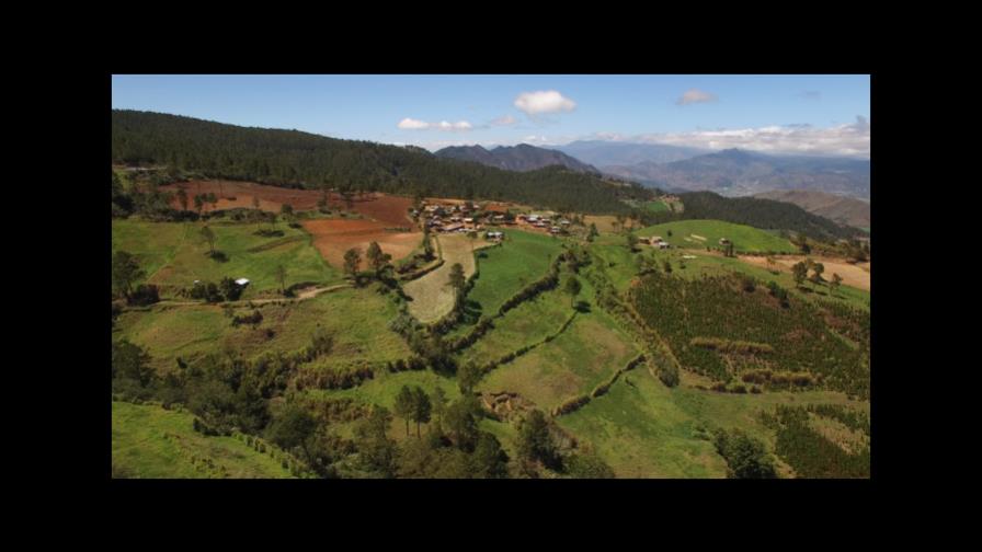Autoridades se reúnen con agricultores que pretenden volver a ocupar Valle Nuevo Autoridades se reúnen con agricultores que pretenden volver a ocupar Valle Nuevo
