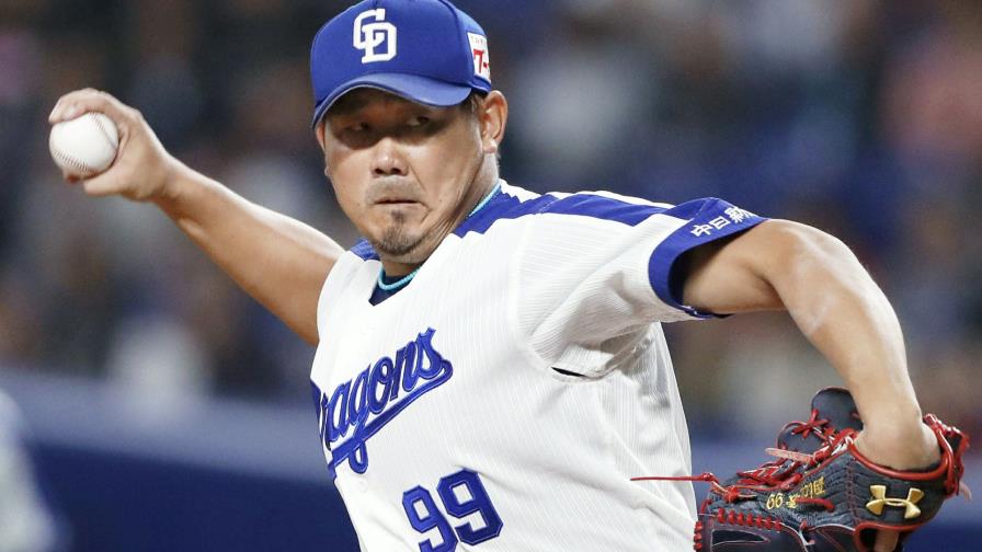 Mientras los Medias Rojas celebran, Daisuke Matsuzaka está en el campo de entrenamiento Mientras los Medias Rojas celebran, Daisuke Matsuzaka está en el campo de entrenamiento