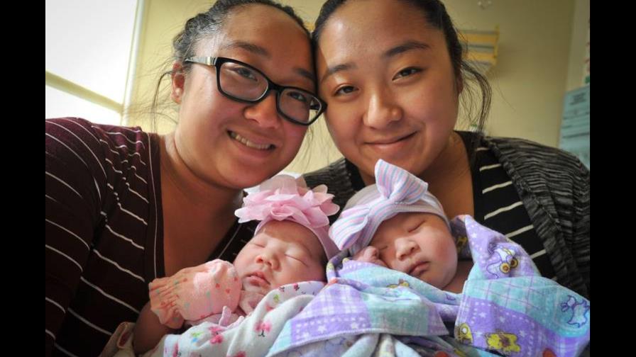 Gemelas de California dan a luz casi al mismo tiempo Gemelas de California dan a luz casi al mismo tiempo