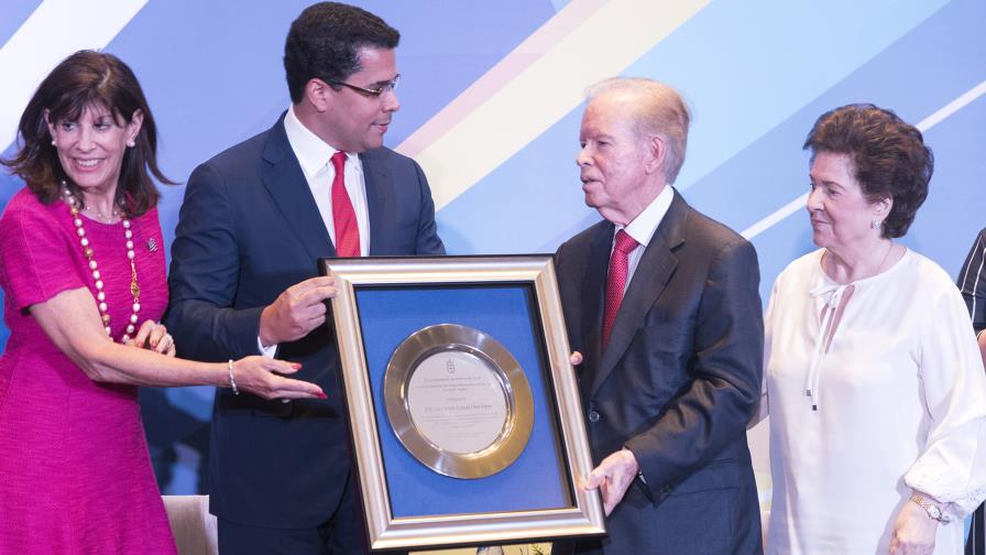 Pepín Corripio tilda de arbitrarios impuestos que cobran a emprendedores