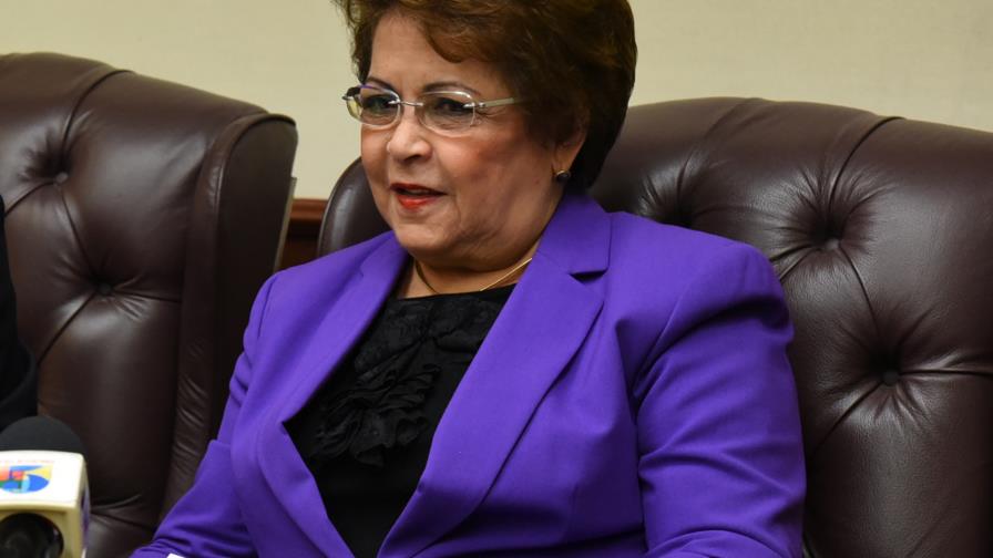 En el Mescyt desconocen si todos los becados en el exterior cumplen con contrato