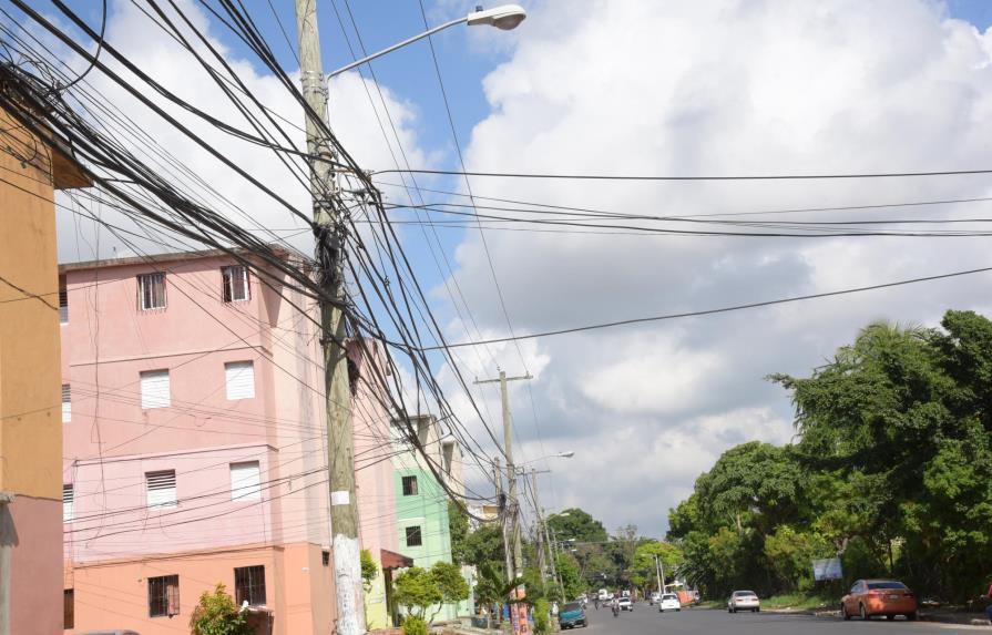 Apagones afectan vida de moradores en Santo Domingo Este 