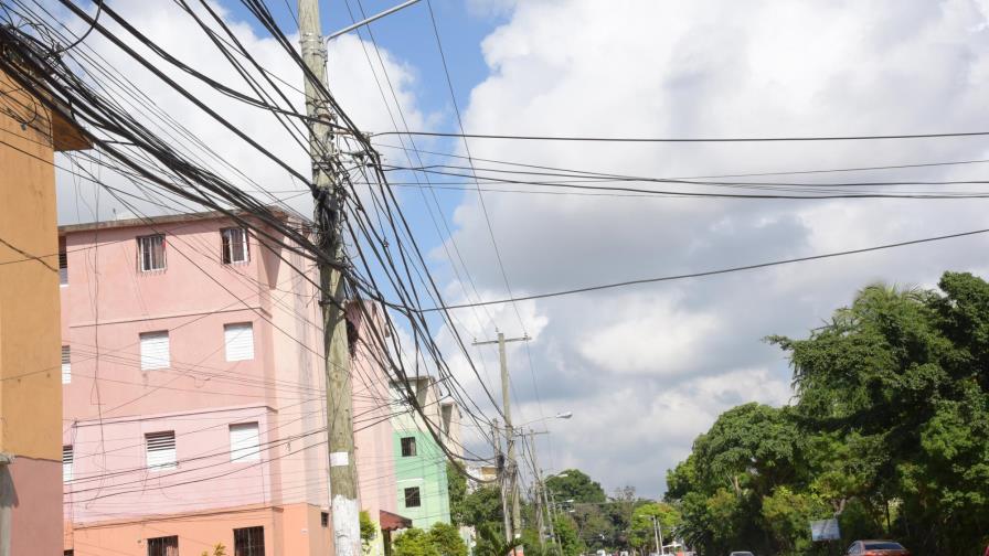 Apagones afectan vida de moradores en Santo Domingo Este 