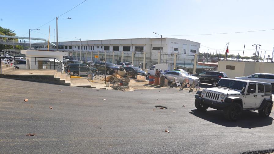 Obras Públicas concluye trabajos en socavón tramo de la calle Arzobispo Meriño