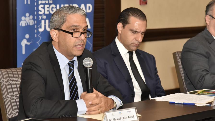 Mesa redonda de la FINJUS toca temas prioritarios de la agenda legislativa  