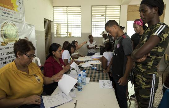 Entidades públicas se unen en jornadas de servicios para residentes en barrios