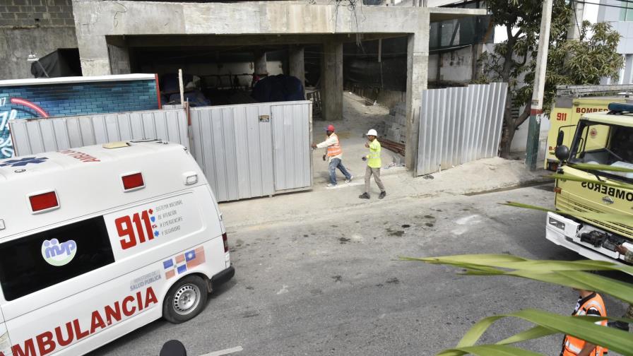 Un hombre murió en desplome de falso piso en torre de Piantini Un hombre murió en desplome de falso piso en torre de Piantini