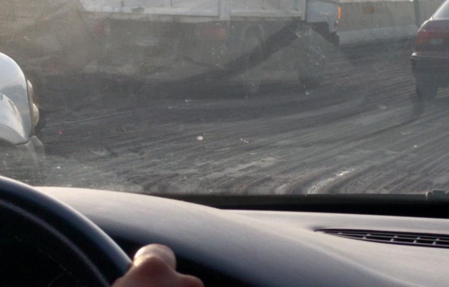 Taponazo en la autopista Duarte por asfaltado en horas de la mañana