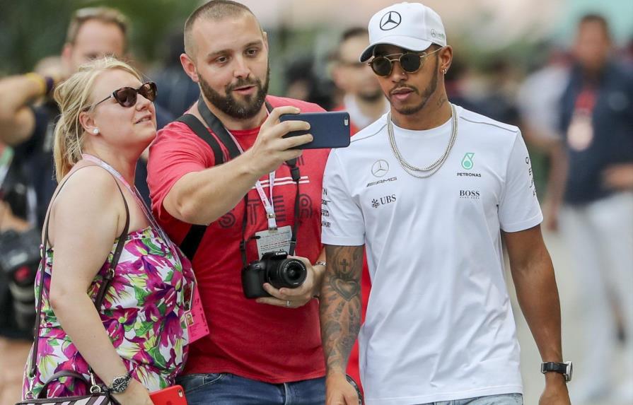 Vettel sigue a Hamilton; busca recuperar el liderato en Singapur 