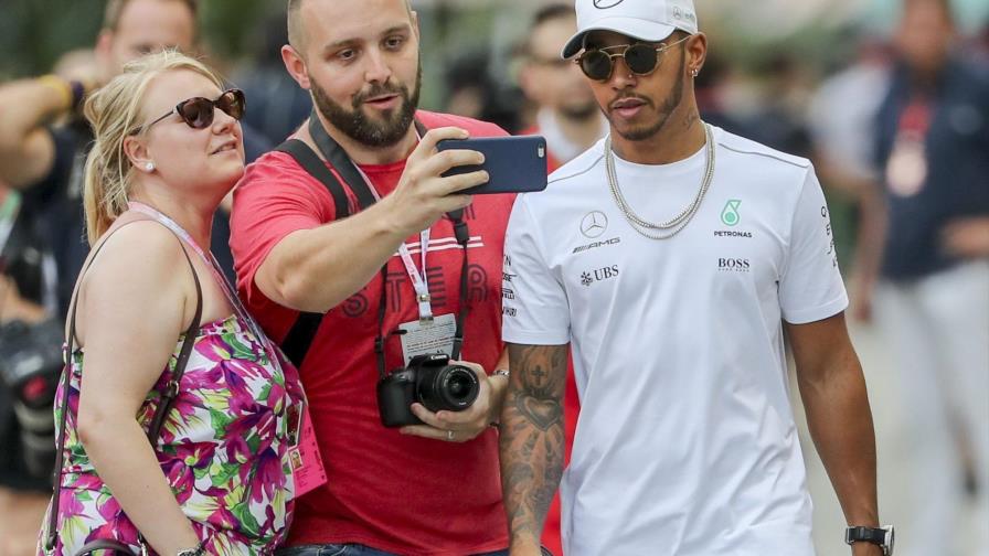 Vettel sigue a Hamilton; busca recuperar el liderato en Singapur 