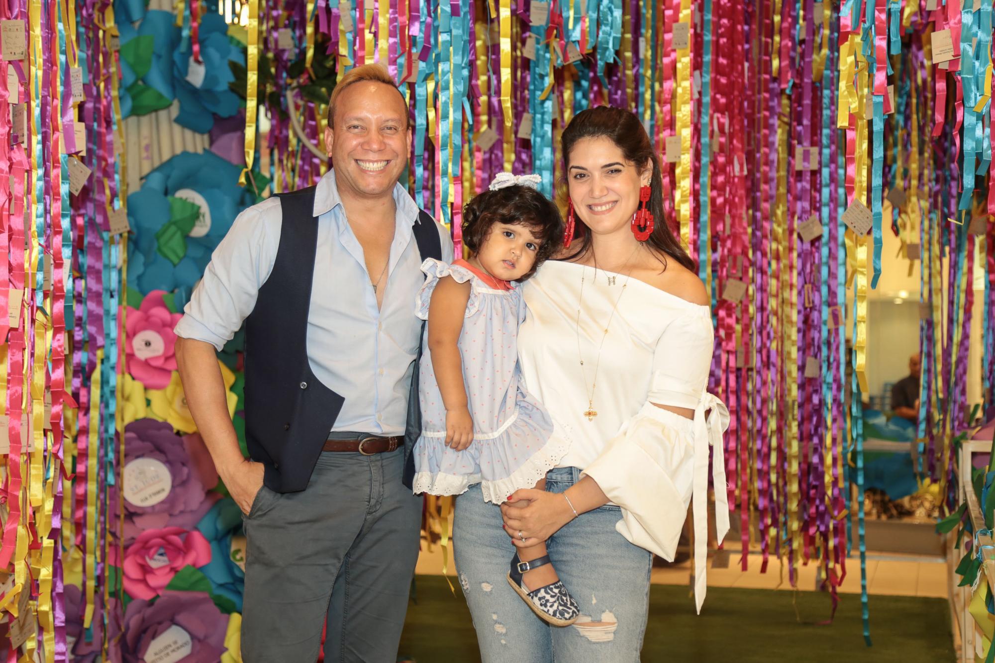 José Jhan, Emilia Fernández y María Conchita De Fernández.