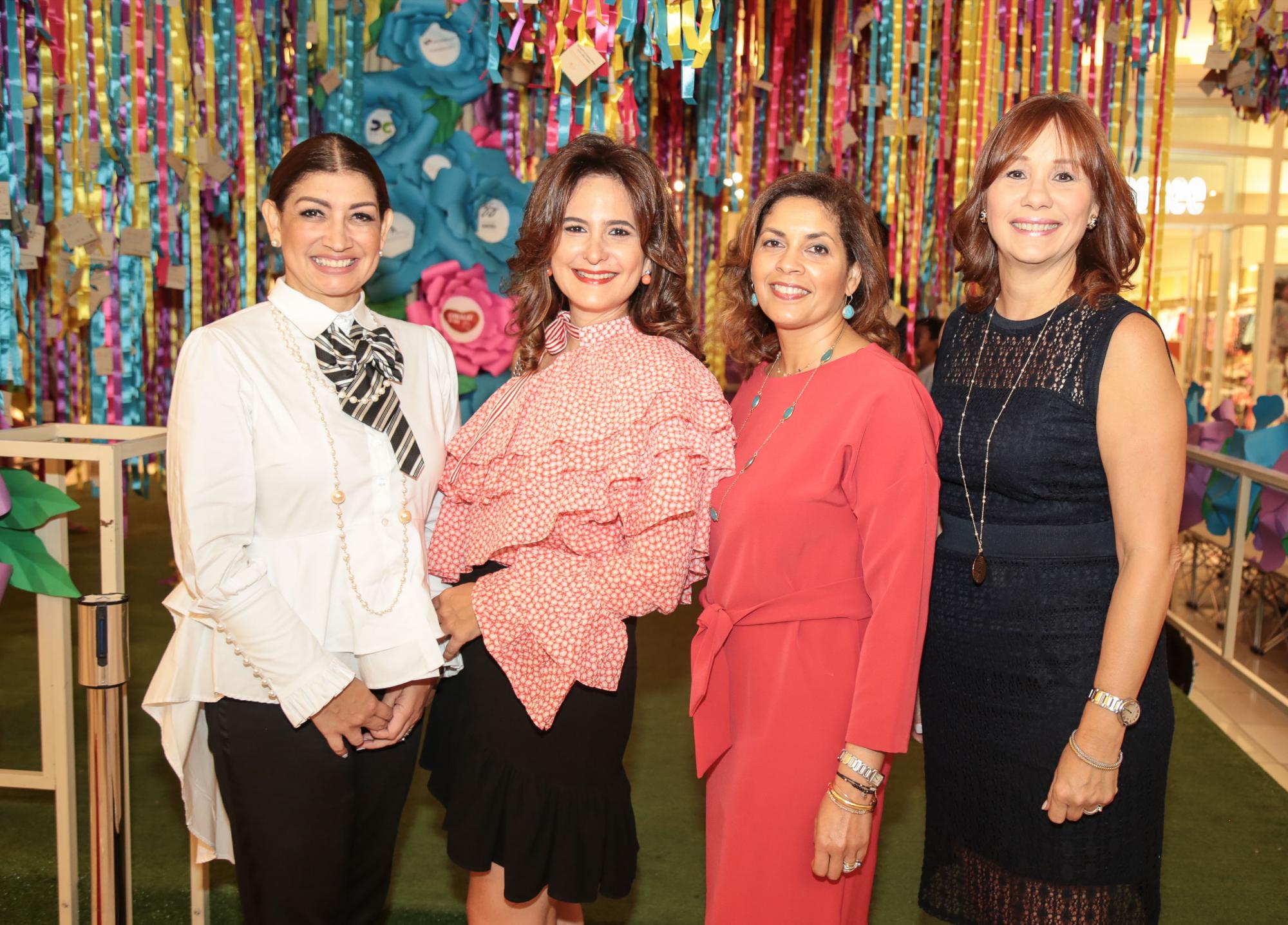 Lara Guerrero, Betania Guerrero De Rizek, Ceila Peña De Modesto y Nora De Castaños.