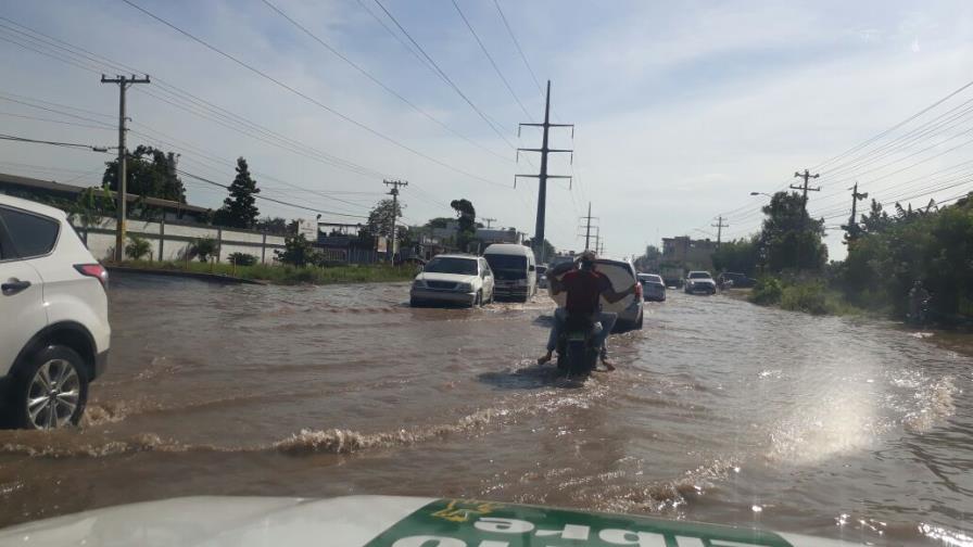 CAASD corrige avería que inundó autopista de San Isidro este jueves CAASD corrige avería que inundó autopista de San Isidro este jueves