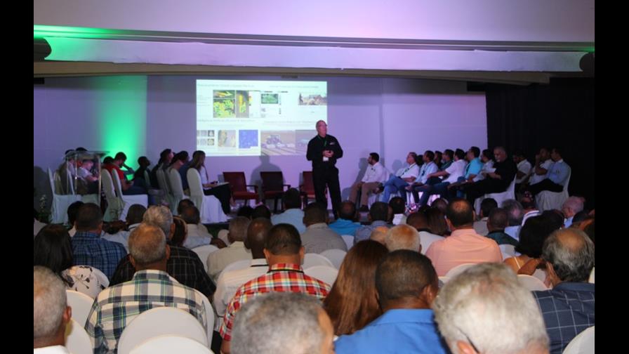 Expertos internacionales exhortan llevar renovación tecnológica a producción agrícola nacional Expertos internacionales exhortan llevar renovación tecnológica a producción agrícola nacional