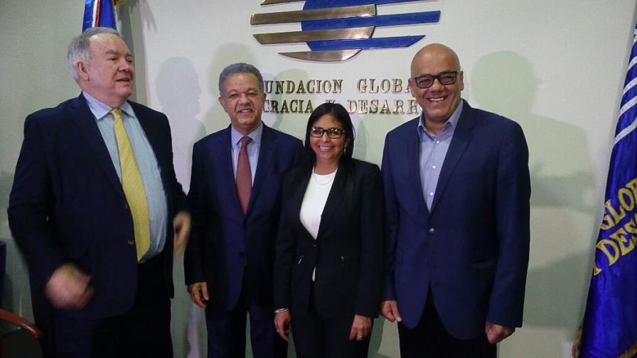 Leonel Fernández se reúne con representantes del gobierno venezolano Leonel Fernández se reúne con representantes del gobierno venezolano