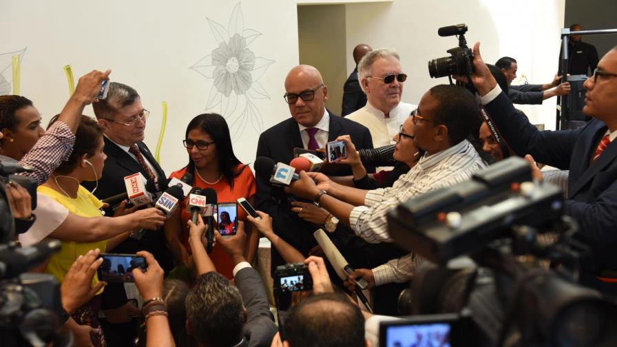 Gobierno y oposición de Venezuela acuerdan continuar negociaciones Gobierno y oposición de Venezuela acuerdan continuar negociaciones