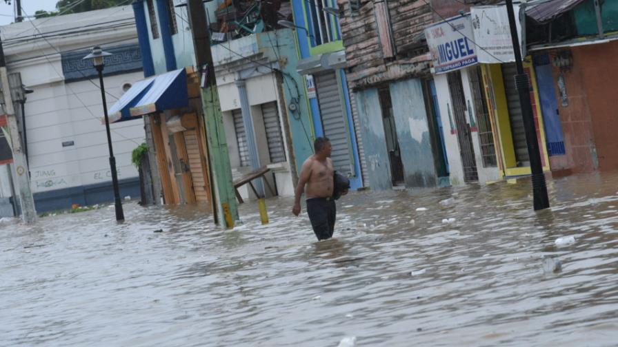 Trece provincias bajo alerta verde por posibles inundaciones y deslizamientos de tierras Trece provincias bajo alerta verde por posibles inundaciones y deslizamientos de tierras