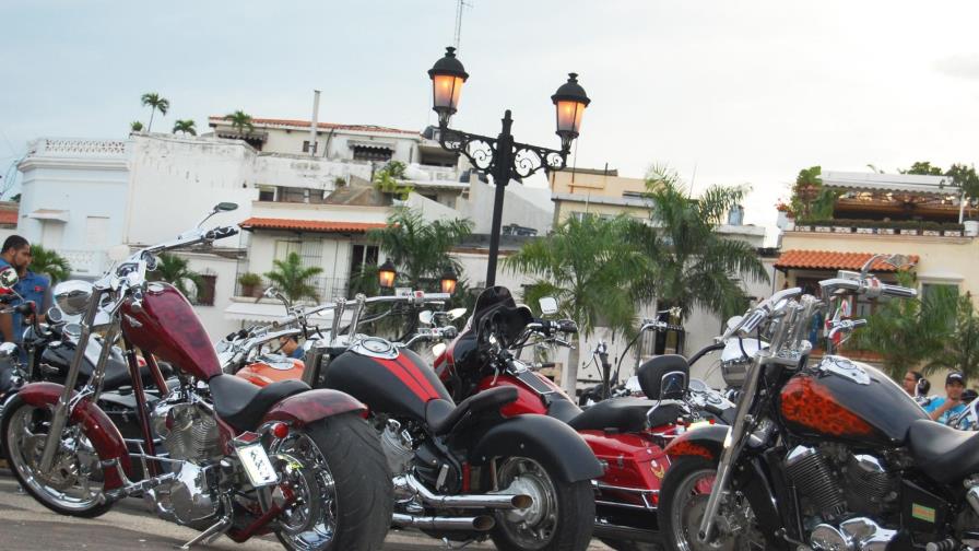 ¡Abran paso! ‘Moto lovers’ toman la Zona Colonial