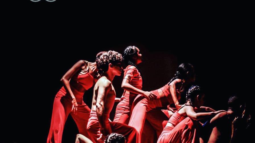 124 bailarines enaltecen la danza contemporánea