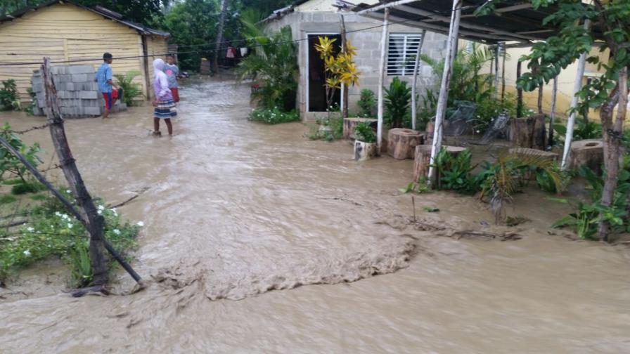 Lluvias en Santiago provocan inundaciones en más de 100 viviendas Lluvias en Santiago provocan inundaciones en más de 100 viviendas